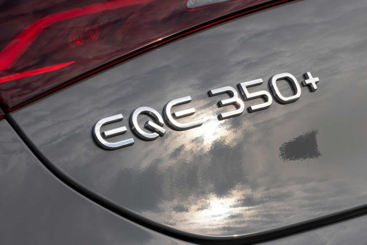Mercedes-Benz planira da prepolovi flotnu emisiju CO2 do 2030.