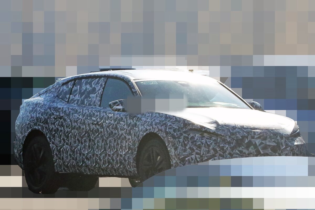 Peugeot 408 se transformiše u krosover kupe