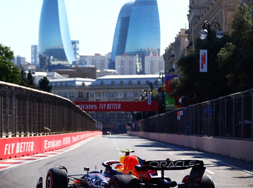 Maks Ferstapen osvojio Baku dok su oba Ferrarija morala da odustanu