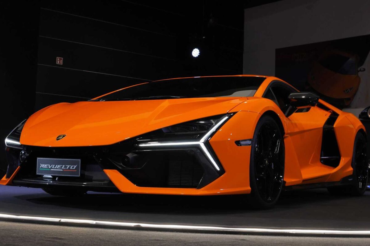 Lamborghini Revuelto: inspirisan lovačkim avionima (VIDEO)