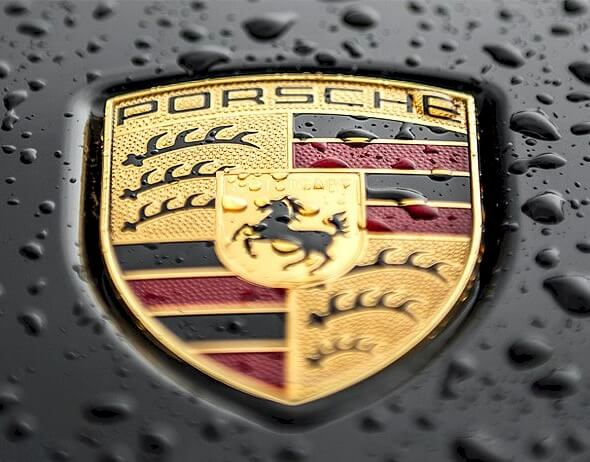 Na svu sreću, Porsche nije završio s nekim alternativnim rešenjem za logo