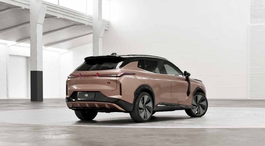 Lynk&Co 08, skladne linije