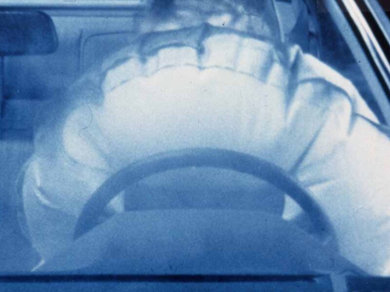 Air bag i vozač sa naočarima – da li postoji dodatna opasnost?