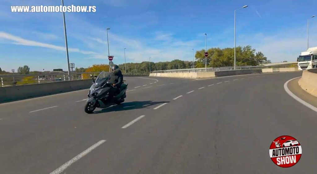 SYM CRUiSYM 300, odlično koči