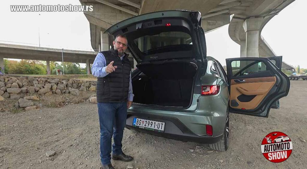 Seres 5 pravi automobil za veliku porodicu