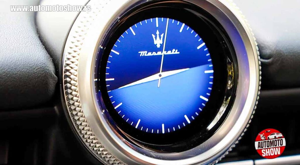 Maserati Grecale Folgore, časovnik