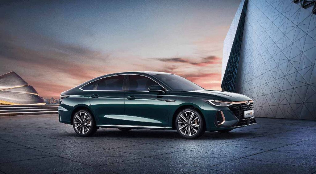 Chery Arizo 8, limuzina