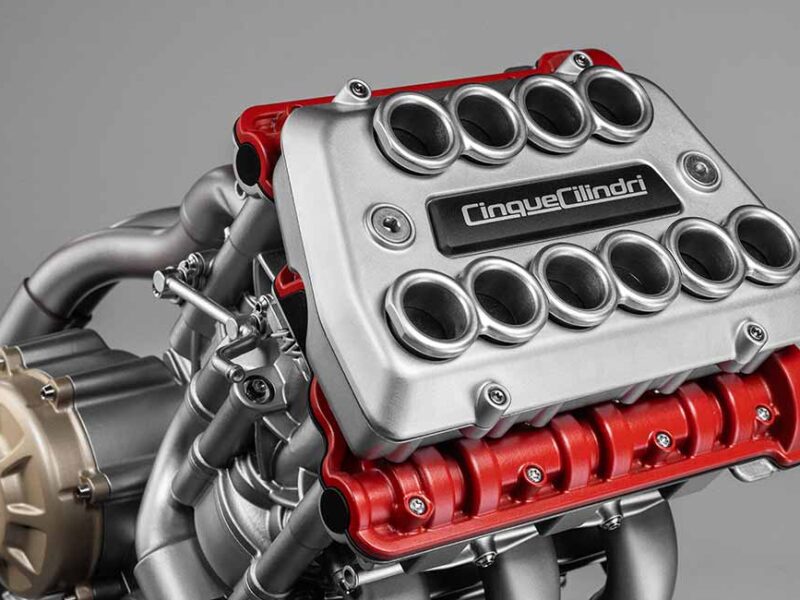 MV Agusta 5-cilindrični “Quadrato” Koncept: Inženjerska Revolucija ili Mehaničko Ludilo?